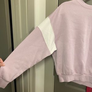 Super cute lilac cropped h&m crewneck size L